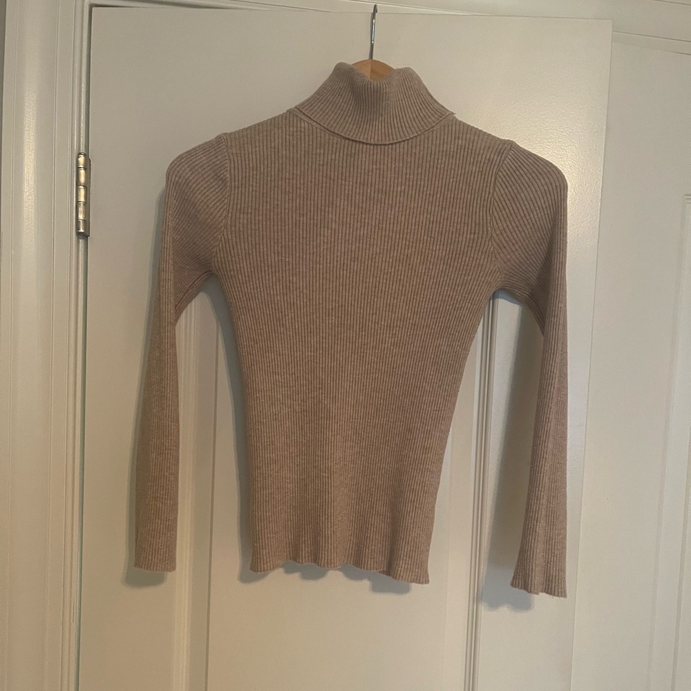 Beige Sweater with Ribbed Texture - Picture 2 of 3